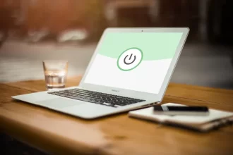 5 Pros and Cons of Using a Rechargeable Laptop Battery